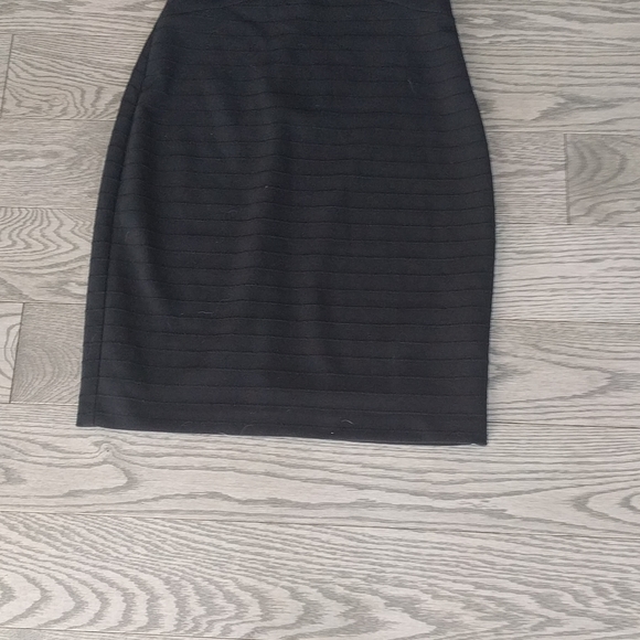 Guess beautiful black dress 🌼🎆🍀 - Picture 4 of 12